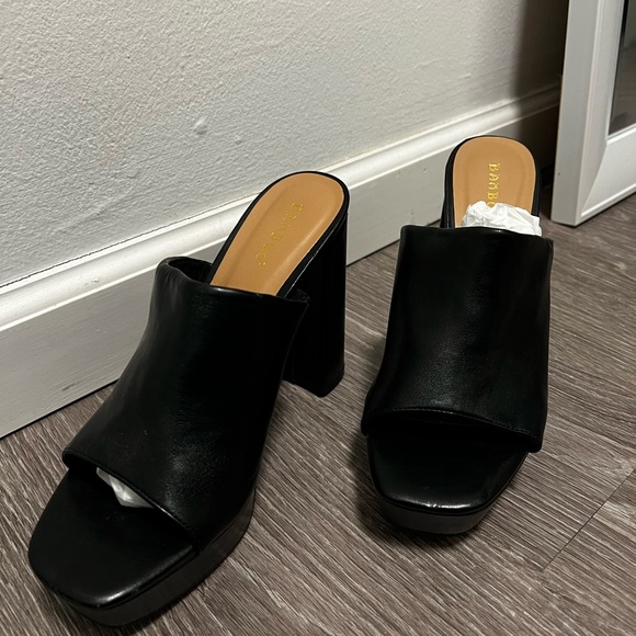 Women's Black Platform Heels - Picture 2 of 4